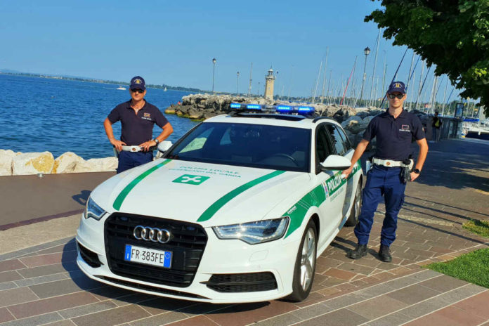 agenti della polizia milanese