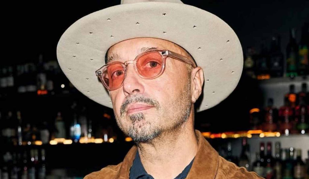 Joe Bastianich torna in Italia per un nuovo progetto tv I Decine di vip coinvolti: ecco le ultime indiscrezioni